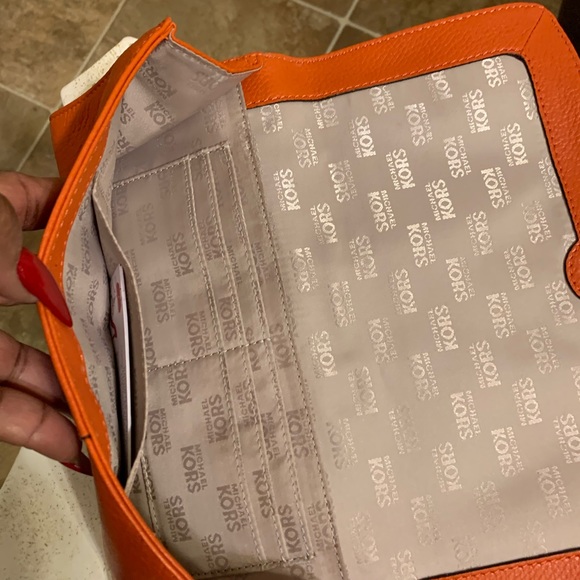 Clutch - Picture 2 of 5